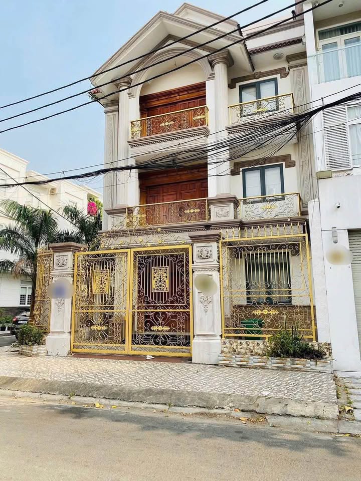 Biệt thự góc 2 mặt tiền KDC Tên Lửa 180m² giá 31 tỷ - Sẵn sàng công chứng ngay!