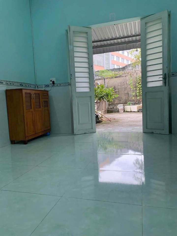 Nhà bán Dĩ An 120m² giá 1.35 tỷ - Sát trường học, vị trí đẹp!