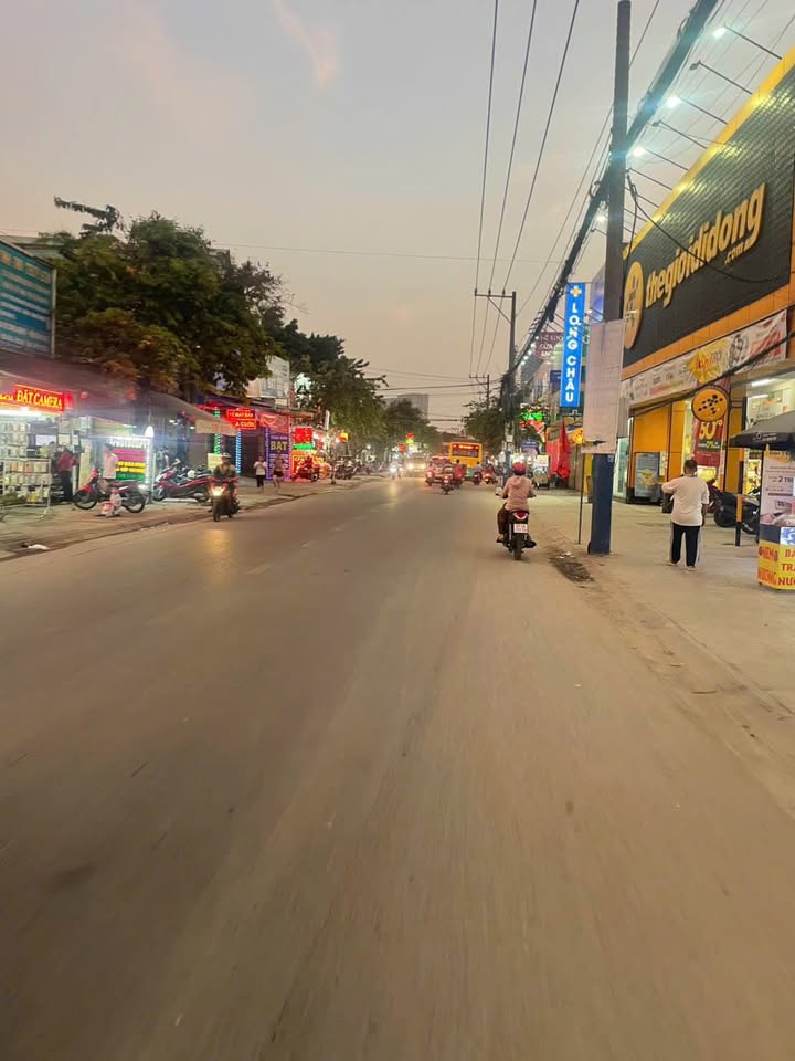 Nhà 3 tầng 2 mặt tiền Nguyễn Tri Phương, Dĩ An 120m² giá 8.2 tỷ - Cơ hội đầu tư hấp dẫn!