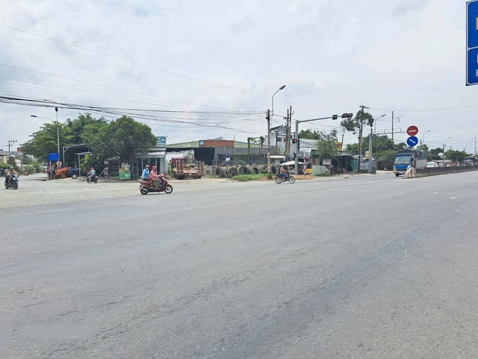 Nhà kho mặt tiền Quốc lộ 1A xã Mỹ Yên 10.300m² giá 155 tỷ - Đầu tư sinh lời ngay!