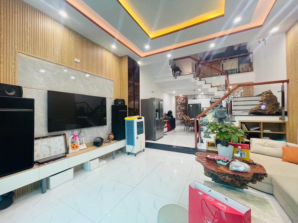 Nhà phố hiện đại Đà Nẵng 129m² giá thương lượng - Không gian sống xanh lý tưởng!