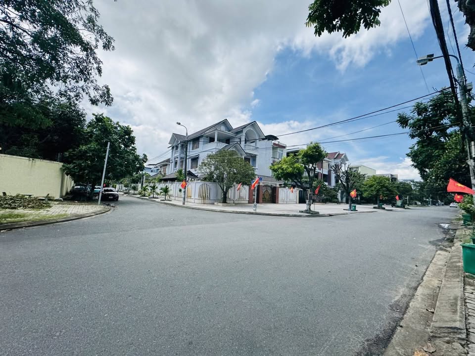 Bán đất tặng nhà đường Lê Kim Lăng, Đà Nẵng 90m² giá 6.3 tỷ - Khu dân trí cao!