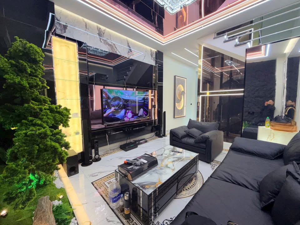 Nhà mặt đường Thiên Lôi - Bùi Viện 50m² giá 8 tỷ - Thang máy, vị trí đắc địa!