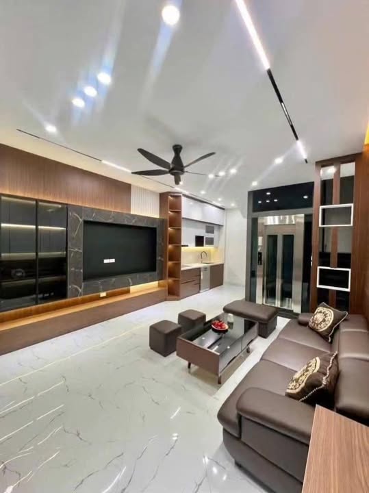 Nhà 5 tầng Phúc La Hà Đông 34m² giá 7 tỷ - Sổ đỏ chính chủ, tiện ích đầy đủ!