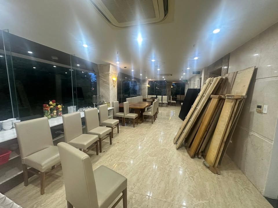 Cho thuê văn phòng tầng 3 Đường Phạm Văn Đồng, Sơn Trà, Đà Nẵng 120m² - Gần biển, giá chỉ 12 triệu/tháng!