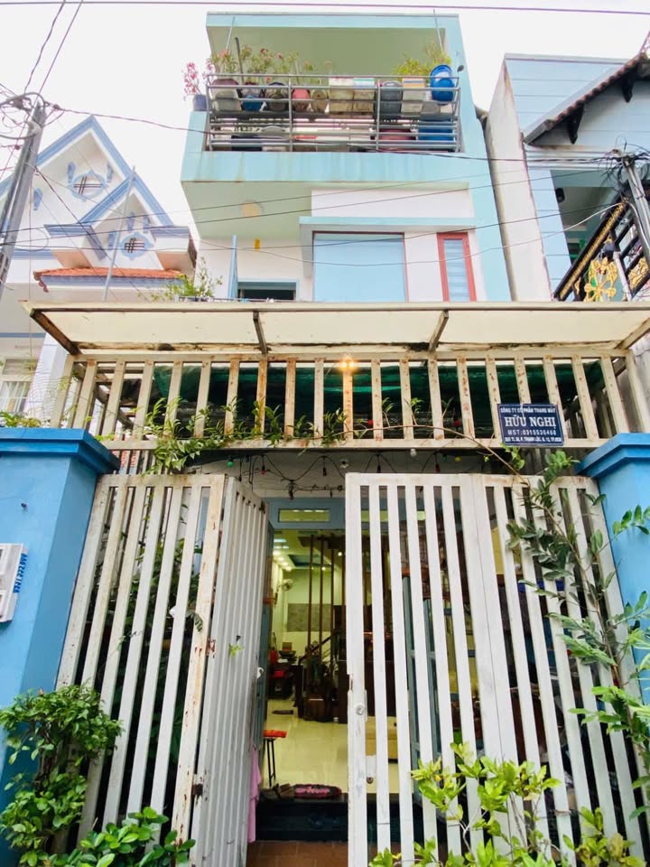 Nhà phố An Phú Đông, Quận 12, 64m² giá 4.75 tỷ - Sổ hồng riêng, vị trí thuận lợi!