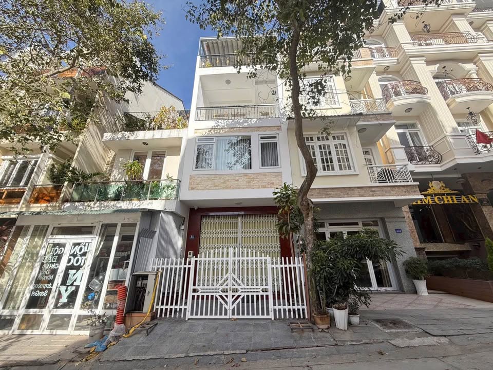 Nhà phố Nguyễn Thị Nghĩa Đà Lạt 84m² giá 15,3 tỷ - Vị trí kim cương giữa trung tâm!