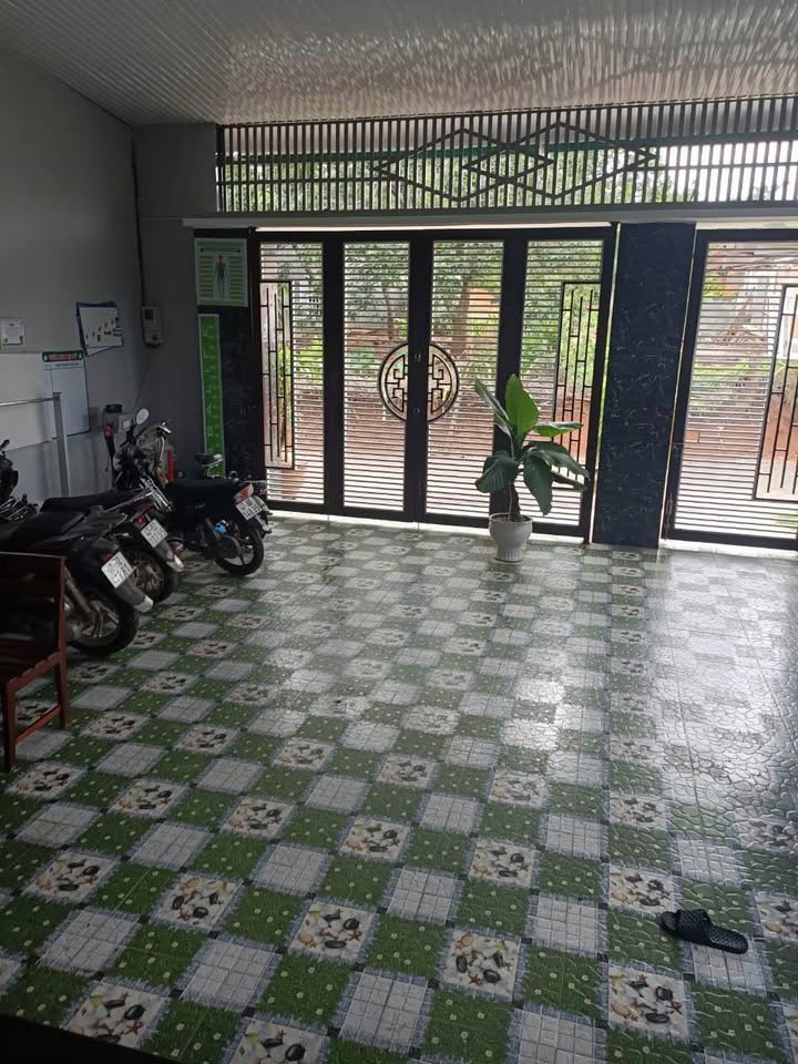 Biệt thự sân vườn đường Y Nuê, Buôn Ma Thuột 575m² giá 7 tỷ - Sang trọng và hiện đại!