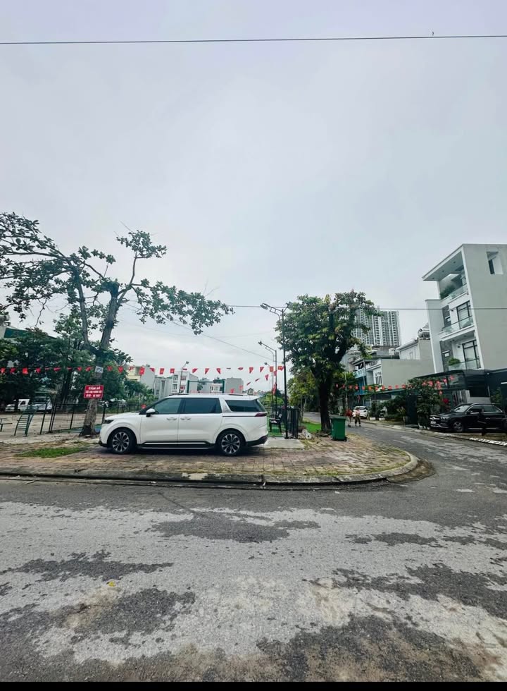 Nhà 2 tầng 1 tum khu đô thị Hà Khánh A 90m² giá 6.5 tỷ - Chính chủ bán gấp!