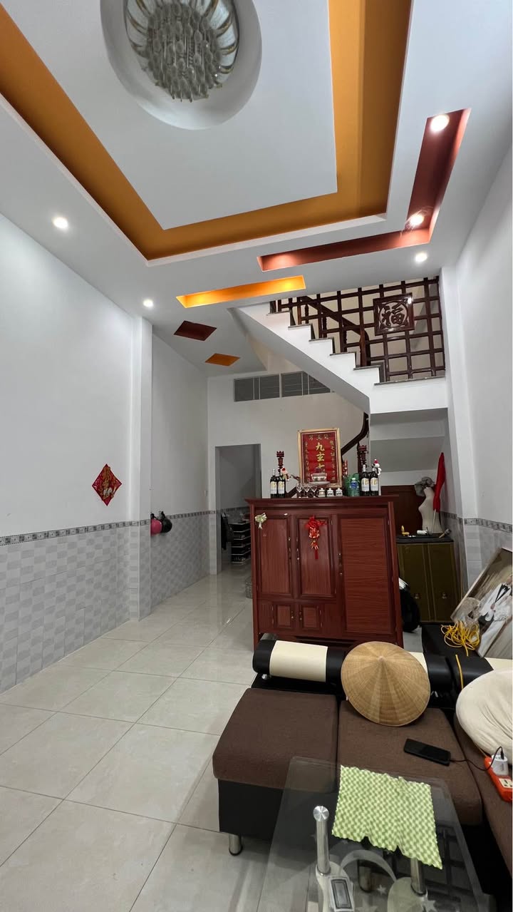 Nhà 1 trệt 1 lầu đường Trần Nguyên Hãn, Cà Mau 137m² giá 2 tỷ - Chính chủ bán gấp!