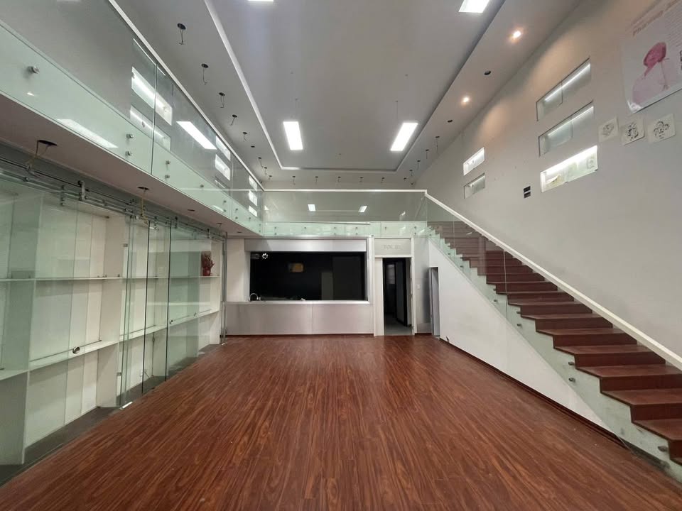 Cho thuê FrontHouse 120m² mặt đường Hoàng Thế Thiện - Giá 20 triệu/tháng, thích hợp cho kinh doanh!