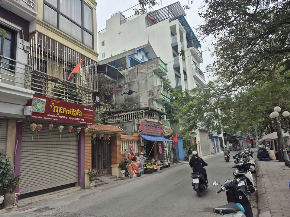 Nhà mặt phố Bồ Đề, Long Biên 30m² giá 12.5 tỷ - Kinh doanh sầm uất!