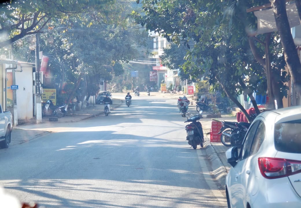 Nhà mặt tiền Phan Đình Giót Mộc Châu 240m² giá 9 tỷ - Cơ hội đầu tư kinh doanh tuyệt vời!