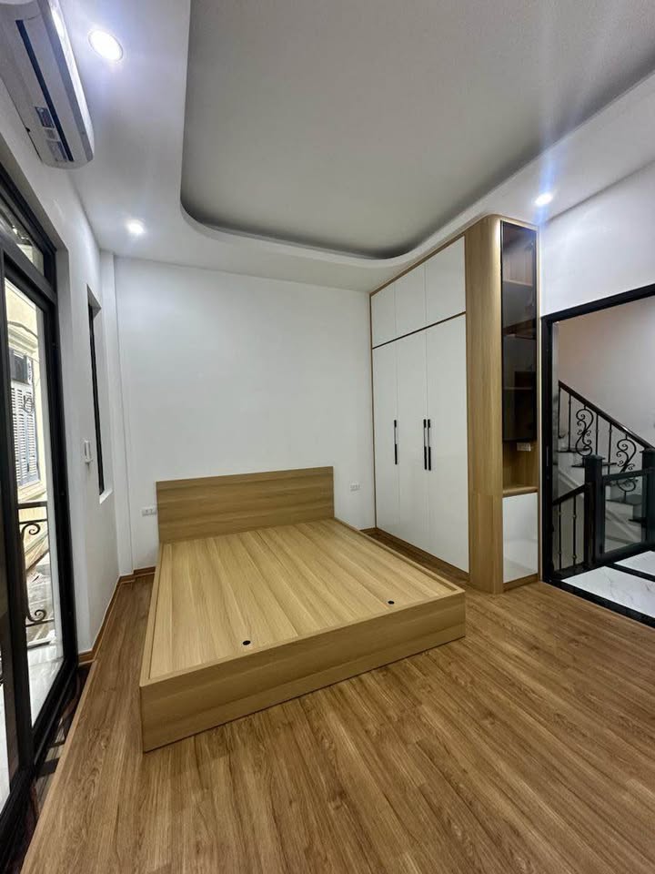 Nhà 5 tầng Phạm Văn Đồng 37m² giá thỏa thuận - Thiết kế hiện đại, đầy đủ nội thất!