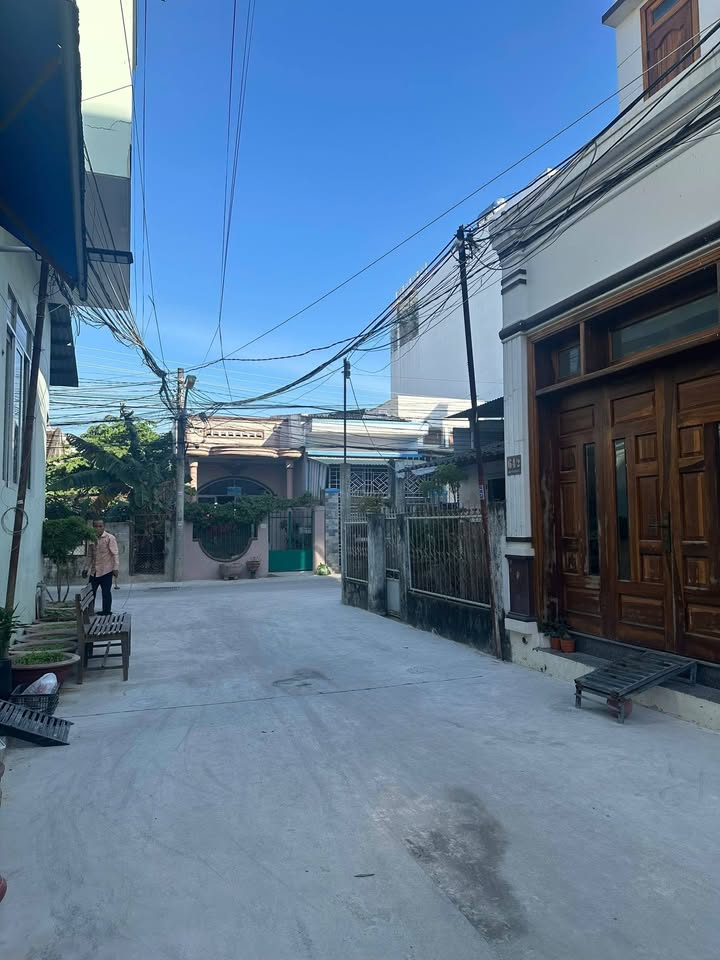 Nhà cấp 4 hẻm Nguyễn Khuyến, Nha Trang 110m² giá 5.5 tỷ - Sổ đỏ chính chủ, ô tô vào tận nơi!