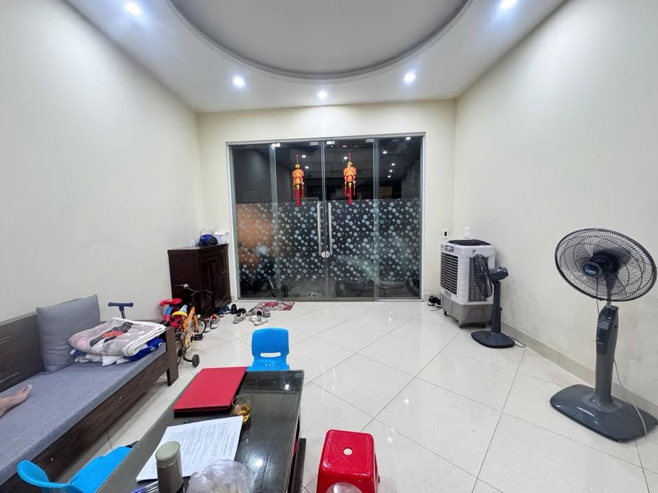 Nhà 6 ngủ Bồ Đề 50m² giá 14.8 tỷ - Ô tô đỗ cổng, vị trí đắc địa!