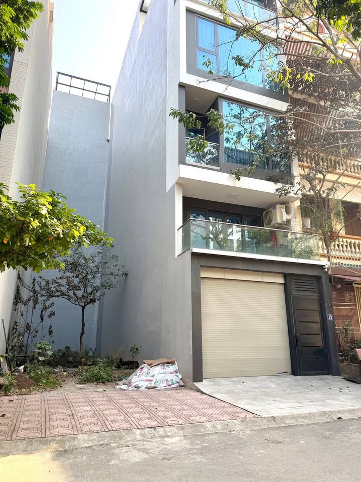 Đất Phân Lô Đấu Giá TT3 Việt Hưng 90m² giá 2x tỷ - Kinh doanh sầm uất, ô tô tránh!