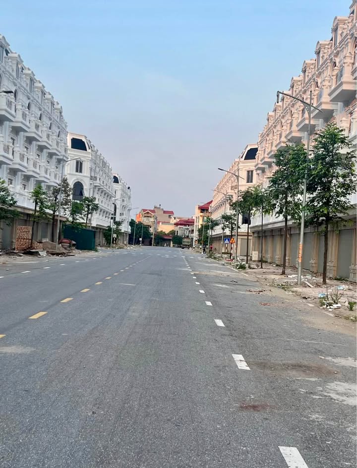 Đất nền kinh doanh 90m² tại trung tâm Thị trấn Hồ - Giá chỉ 6 tỷ!