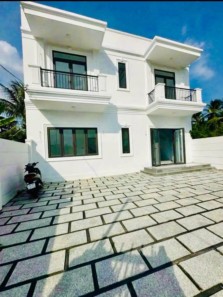 Nhà 2 tầng Vĩnh Trung Nha Trang 147m² giá 3.25 tỷ - Thiết kế hiện đại, sân đậu ô tô rộng rãi!