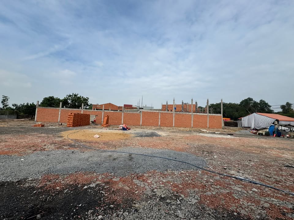 Cho thuê mặt tiền đường Nguyễn Văn Bứa 80m² giá 10 triệu - Sân rộng, đậu xe thoải mái!