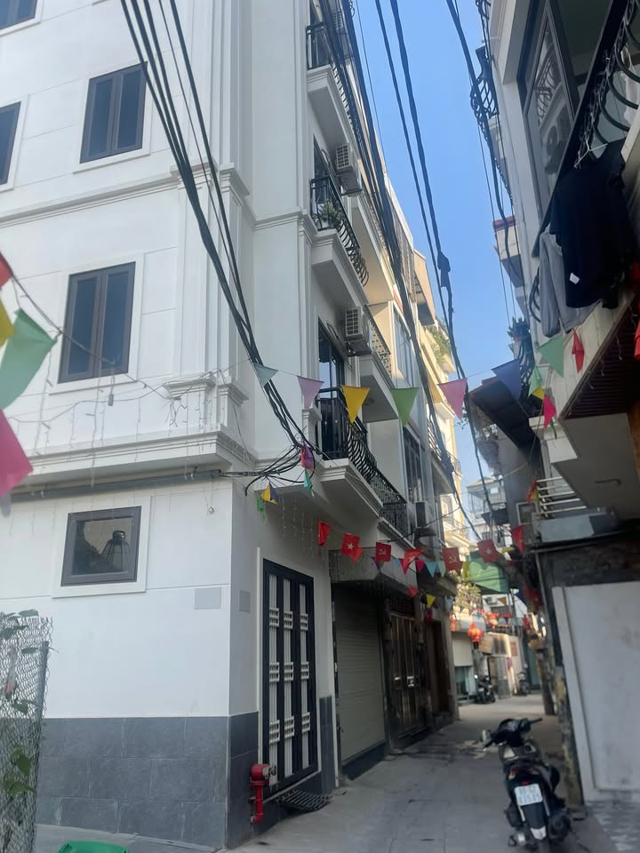 Nhà lô góc Lai Xá, Hoài Đức 40m² giá 6 tỷ - Thiết kế 6 phòng ngủ cực kỳ hấp dẫn!