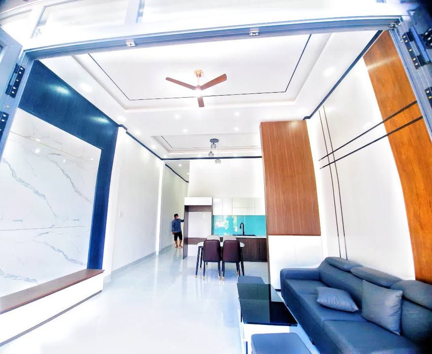 Nhà Bầu Trâm Long Khánh 97m² giá 1.42 tỷ - Sân trước ô tô, gần trường học!