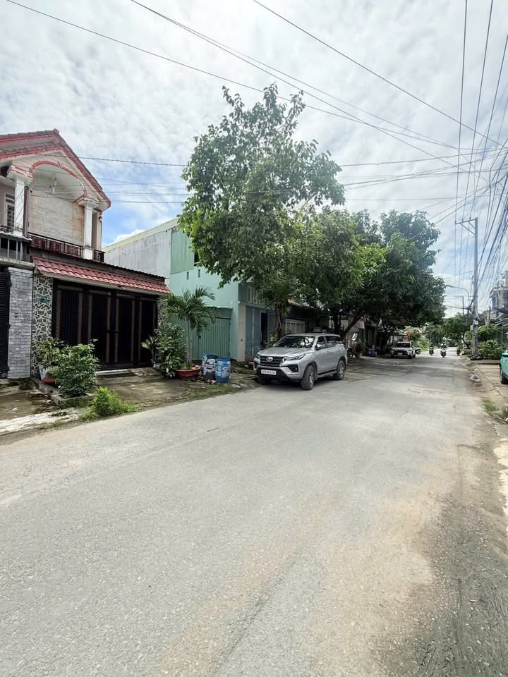 Đất nền mặt tiền đường Trần Quốc Toản, Dĩ An 100m² giá 4.3 tỷ - Sổ hồng chính chủ!