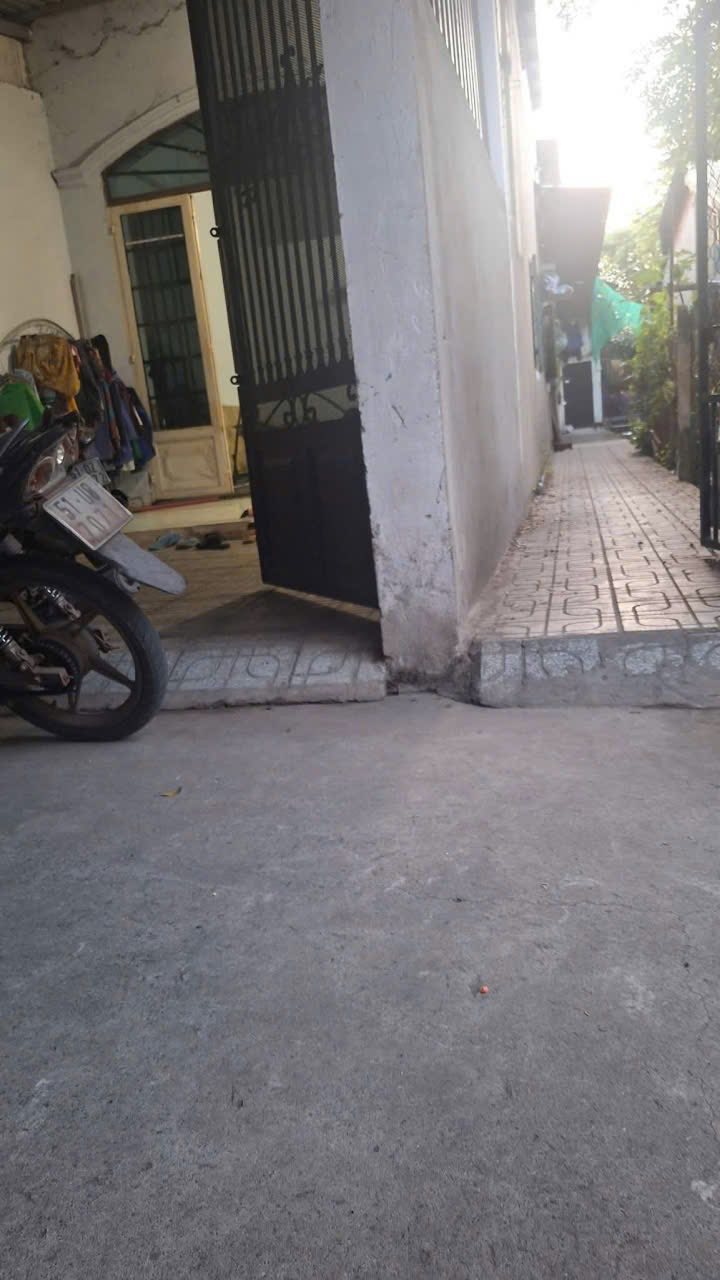 Nhà cấp 4 + 5 Phòng trọ tại Dĩ An 142.9m² giá chỉ 3.39 tỷ - Đầu tư sinh lời ngay!