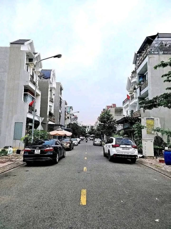 Biệt thự mini cao cấp Đông Hòa Dĩ An 80m² giá 6.5 tỷ - Full nội thất sang trọng ngay lập tức!