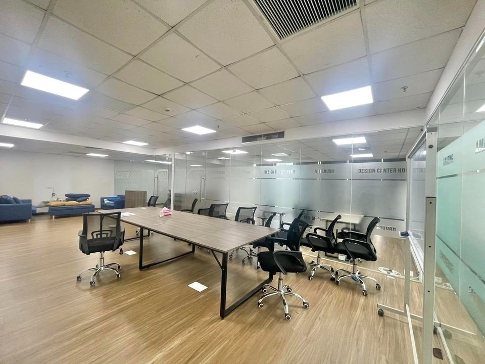 Văn phòng cho thuê Ngã Tư Sở 200m² giá 30 triệu - Tiềm năng thiết kế không giới hạn!