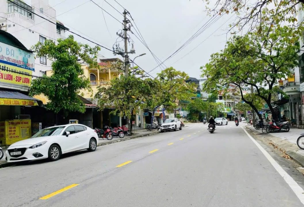 Bán gấp mặt tiền 3 tầng Trường Chinh, TP Huế 102m² - Khu vực kinh doanh sầm uất!