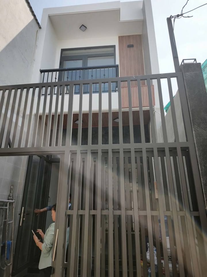 Nhà 2 tầng 70m² khu vực Trung Chánh, Hóc Môn giá 4.3 tỷ - Nhà mới ở ngay!