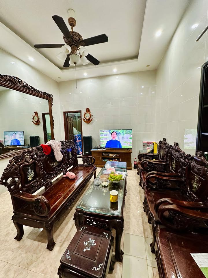 Nhà phố 3 tầng Đống Mác 63.9m² giá 15 tỷ - Khu dân trí cao, tiện ích đầy đủ!