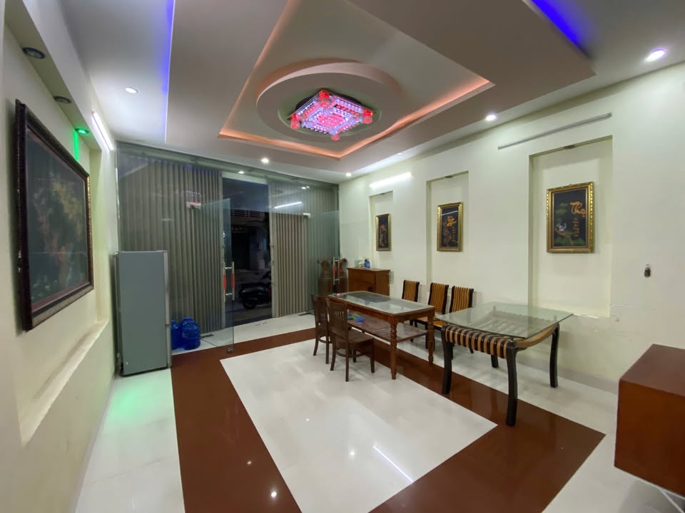 Cho thuê nhà nguyên căn đường Ngô Văn Sở, Tuy Hòa 90m² - Nhà 3 tầng mới, nội thất cơ bản!