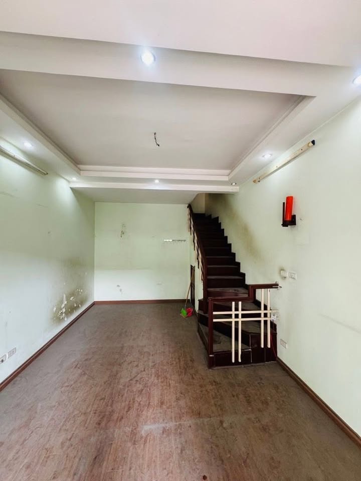 Căn hộ Tập thể Láng Hạ 120m² giá 5.9 tỷ - Sổ đỏ chính chủ, vị trí đắc địa!