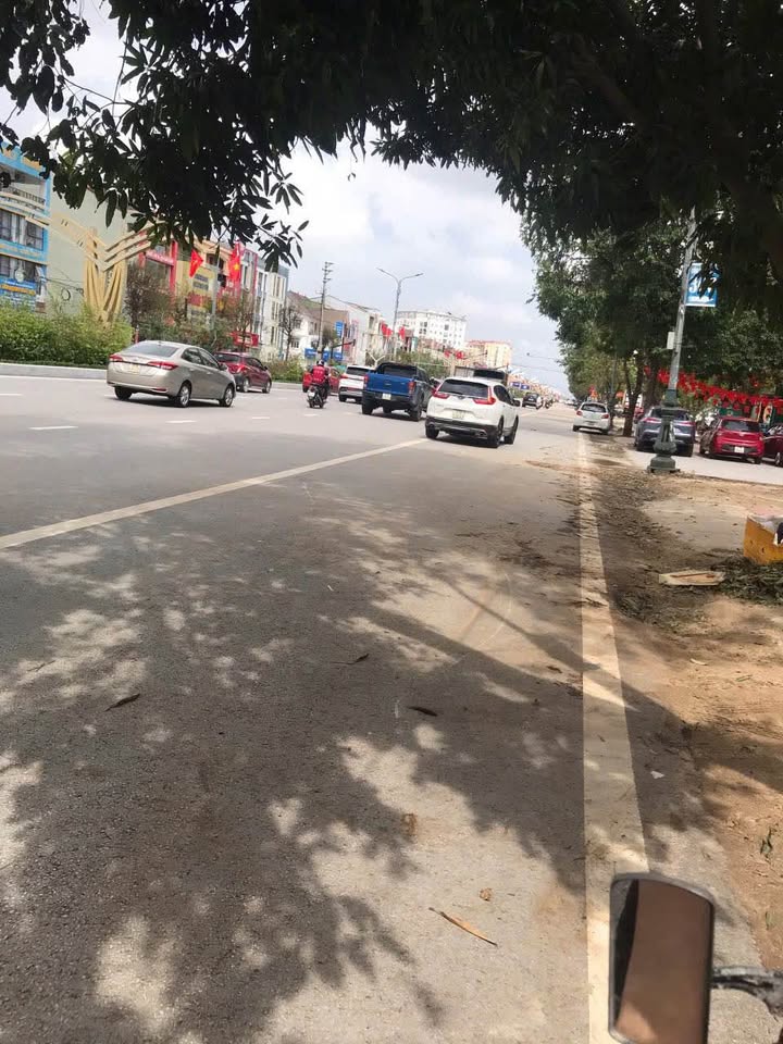 Nhà 4 tầng đường Lê Nin Vinh 102m² giá 19 tỷ - Vị trí đắc địa gần trung tâm!