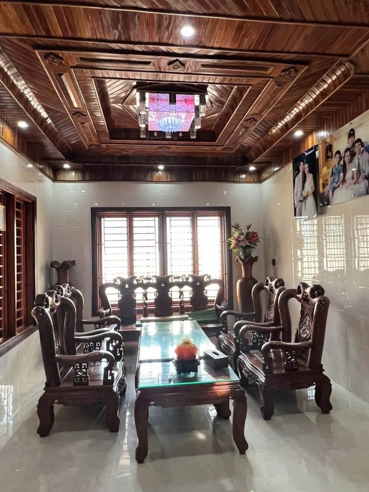 Nhà 3 tầng Hưng Bình 102m² giá 8 tỷ - Gara ô tô, gần Quảng trường HCM!