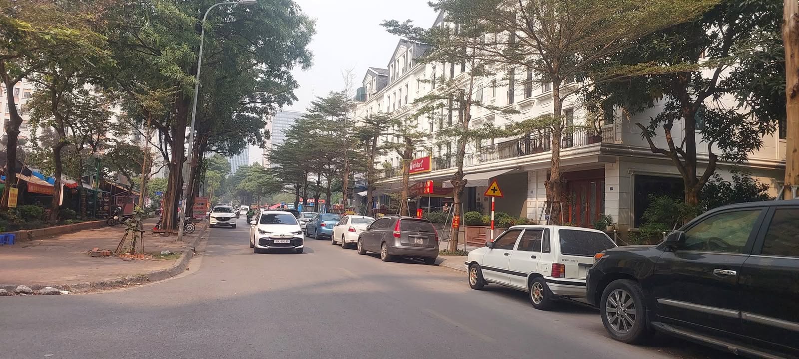 Shophouse B4 Nam Trung Yên, Cầu Giấy, 113.7m² - Sổ đỏ chính chủ, HĐ thuê 67 triệu/tháng