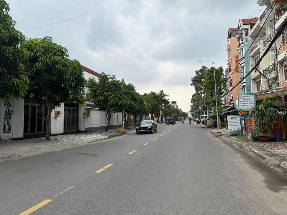 Nhà mặt tiền kinh doanh đường 49, Bình Tân 81m² giá 13.9 tỷ - Đầu tư sinh lời ngay!