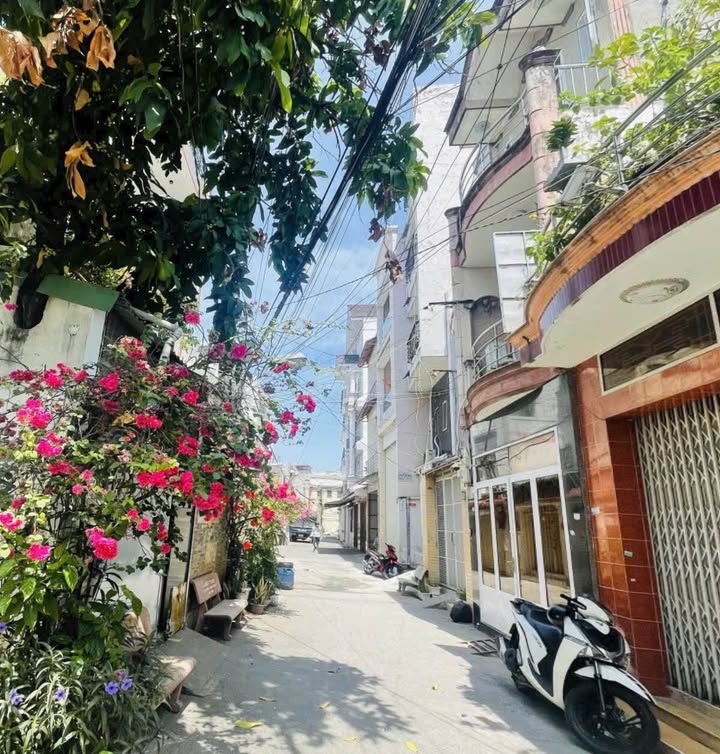 Bán Nhà Quận 10 - 54m² giá 7.88 tỷ - Vị trí đắc địa, hẻm xe hơi!