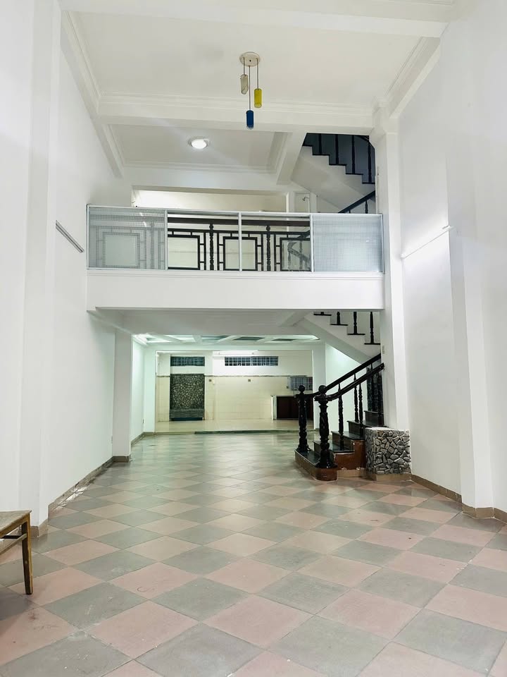Nhà 4,5 tầng mặt tiền Ông Ích Khiêm 100m² giá 27 triệu - Phù hợp kinh doanh spa, văn phòng!