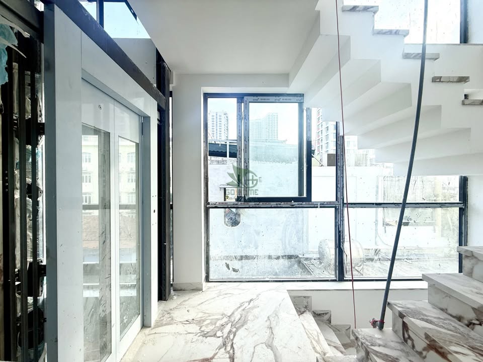 Cho thuê mặt bằng 5 tầng tại Nha Trang 550m² - Vị trí đắc địa cho kinh doanh!