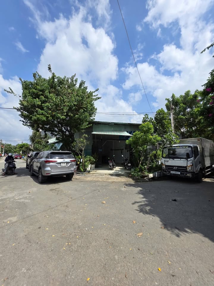 Nhà 2 mặt tiền 107,5m² gần chợ Phú Phong chỉ 3,65 tỷ - Sổ hồng riêng, chính chủ!