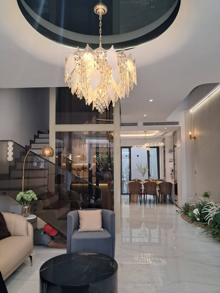 Nhà phố Phú Mỹ Quận 7 90m² giá 18.7 tỷ - Thiết kế hiện đại, sẵn sàng ở ngay!