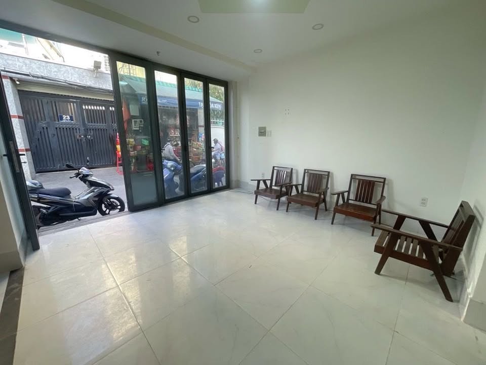 FrontHouse mặt tiền ĐH Ngân Hàng Thủ Đức 53m² giá 3.7 tỷ - Sổ hồng riêng