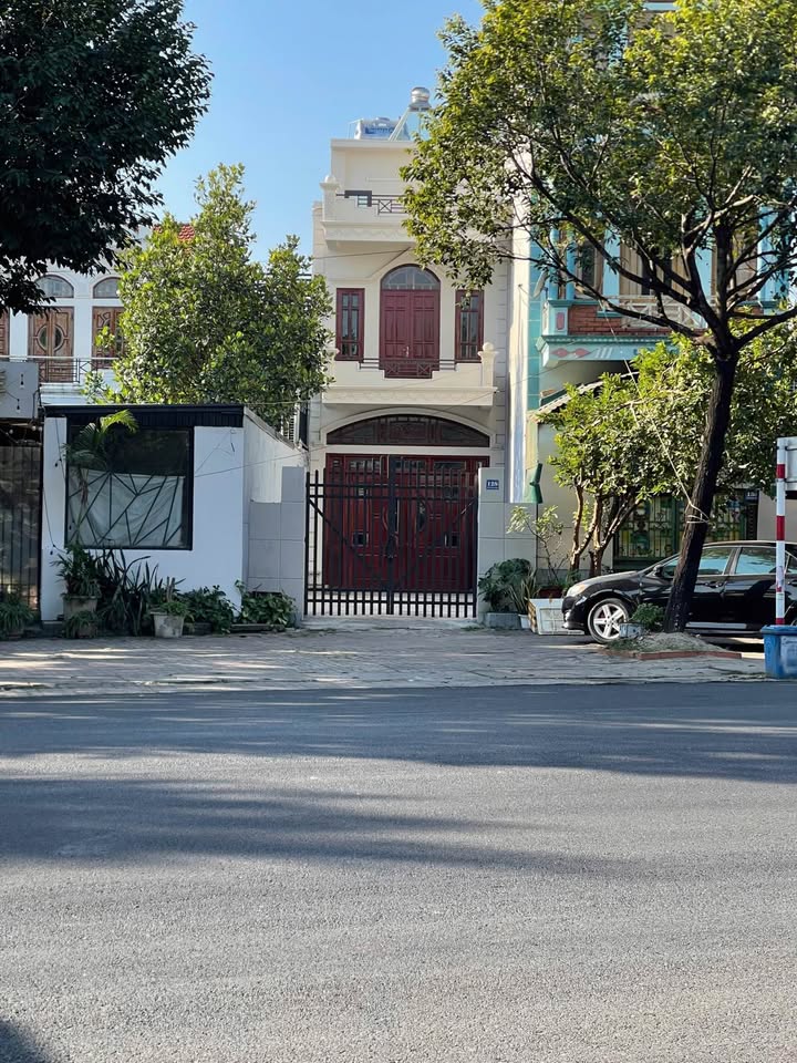 Nhà 2 tầng mặt tiền 4.8m đường Đại Lộ Hoà Bình, giá 5 tỷ - Sẵn sàng dọn vào ở!