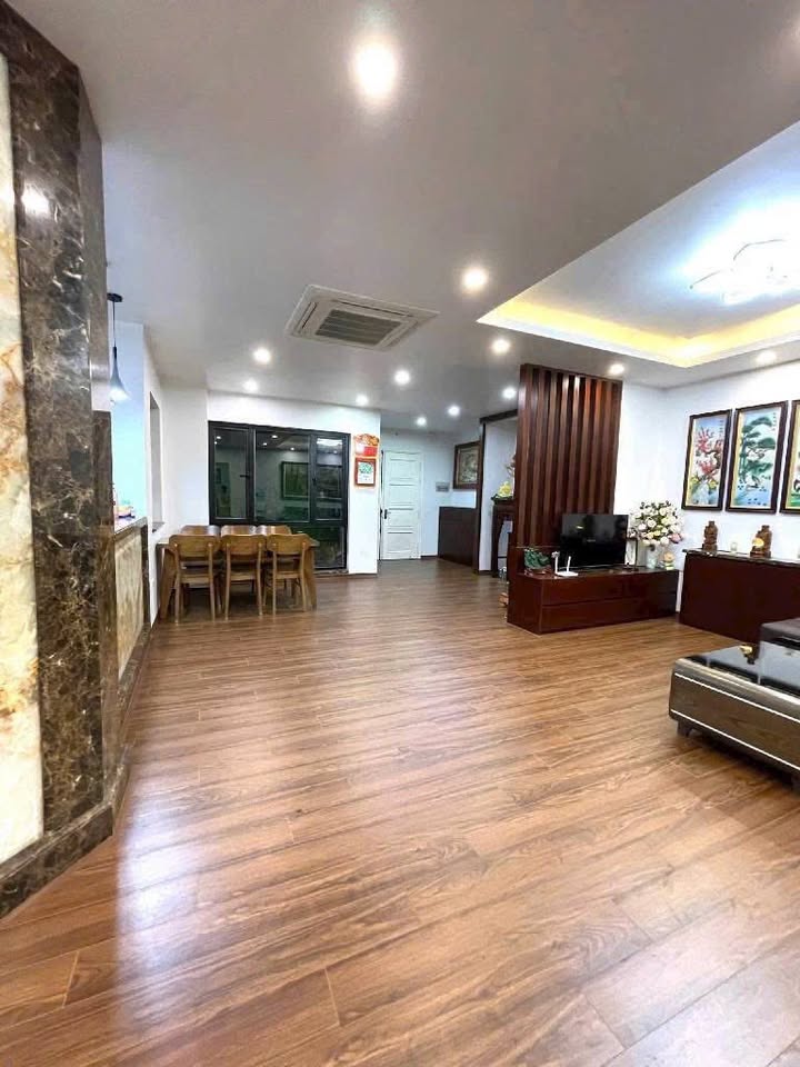 Căn hộ Tứ Hiệp Plaza Thanh Trì 124m² giá 7.37 tỷ - Sổ đỏ chính chủ, view hồ tuyệt đẹp!