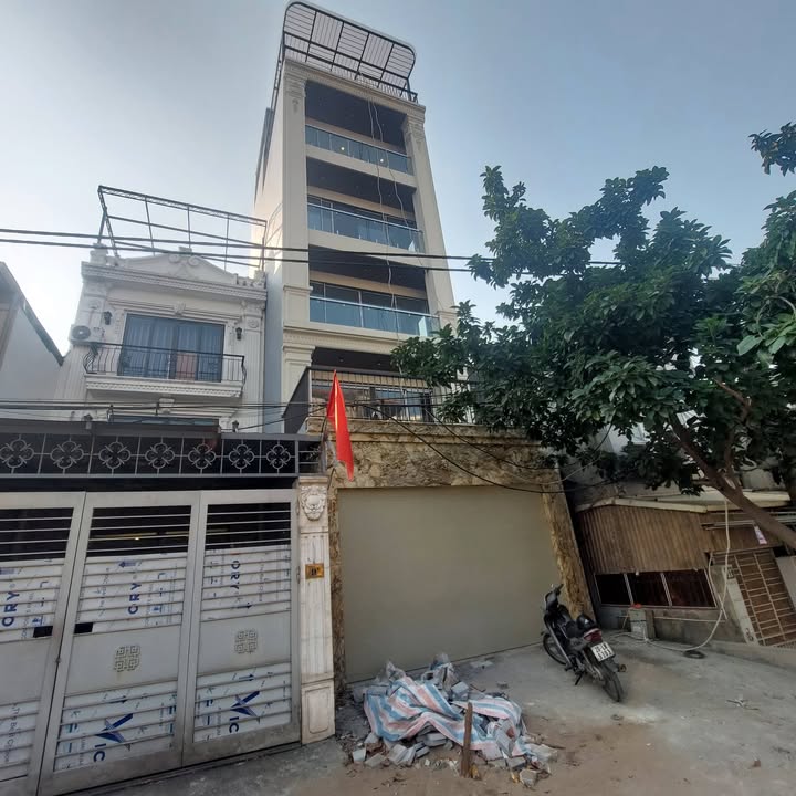 Nhà 5,5 tầng tại Phường Bồ Đề, 71m² giá 17,5 tỷ - Ô tô vào tận nhà!