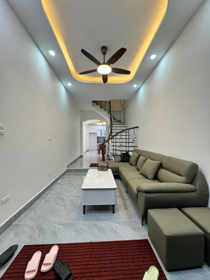 Nhà phố Ngọc Khánh 122m² giá 12.9 tỷ - Đón Tết ngay với nội thất đầy đủ!