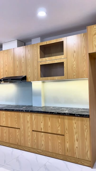 Nhà riêng Ngã Tư Sở 240m² giá 11 tỷ - Sổ đỏ chính chủ, có thương lượng!